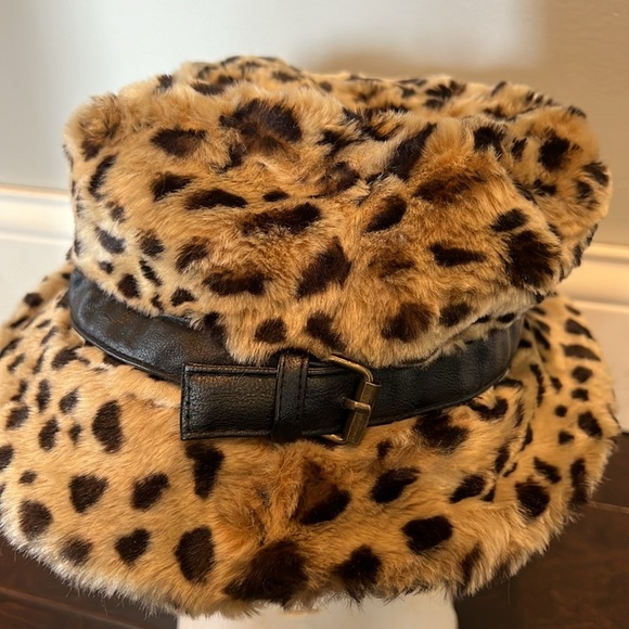 Nine West leopard faux fur bucket hat NWT main image 2